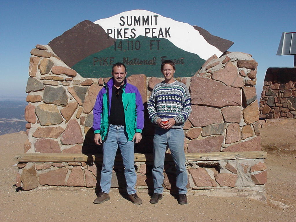 Pike's Peak sign w/Bote and Lu
